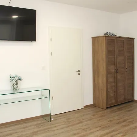 Maja Apartment *